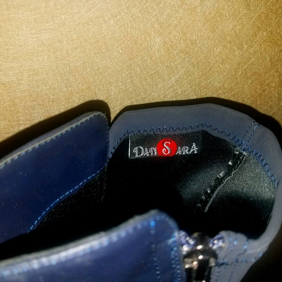 Gently worn Dan Sara 2 tone pair of boots - Picture 5 of 10